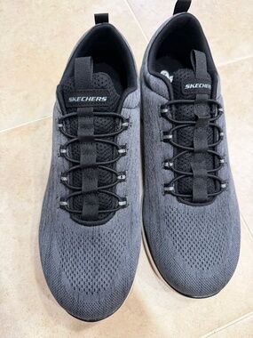 NWOT-Skechers Men's Summits Louvin Slip-On Sneaker Black/ White Size 12